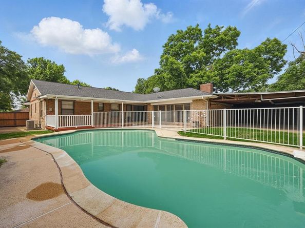 2915  Touraine Drive , Dallas Texas 75211