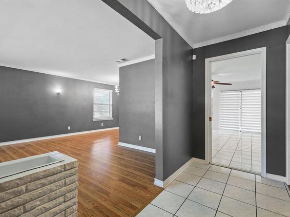 2915  Touraine Drive , Dallas Texas 75211