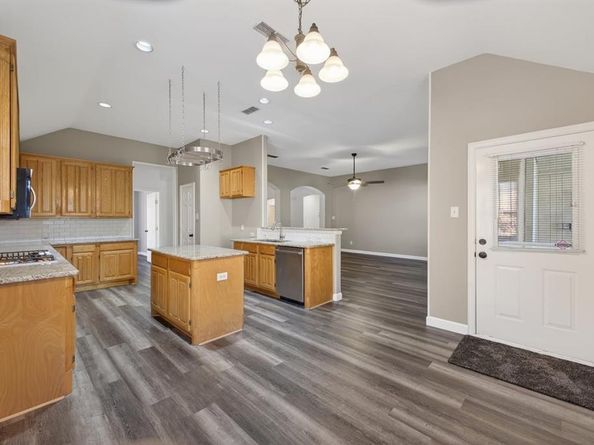 3921  Larkspur Drive , Haltom City Texas 76137