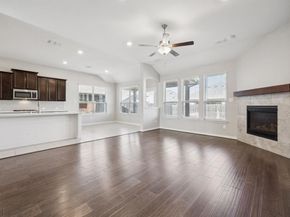 824  San Madrid Trail , Fort Worth Texas 76052