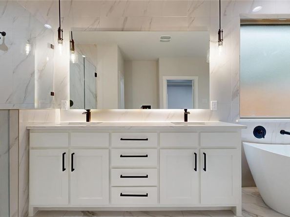 716  Del Drive , Denton Texas 76207