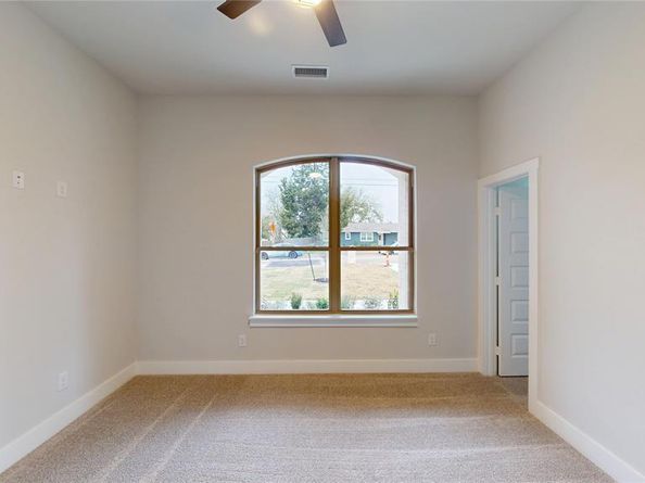 716  Del Drive , Denton Texas 76207