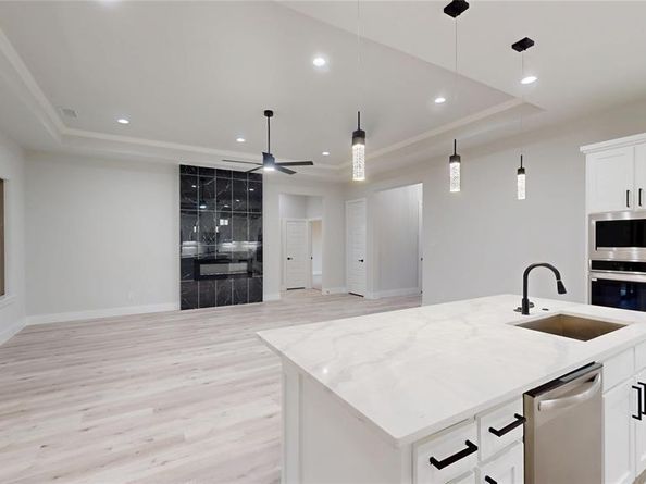 716  Del Drive , Denton Texas 76207