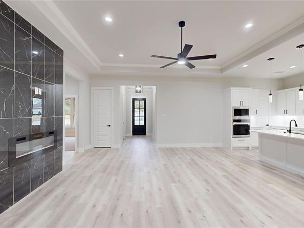 716  Del Drive , Denton Texas 76207