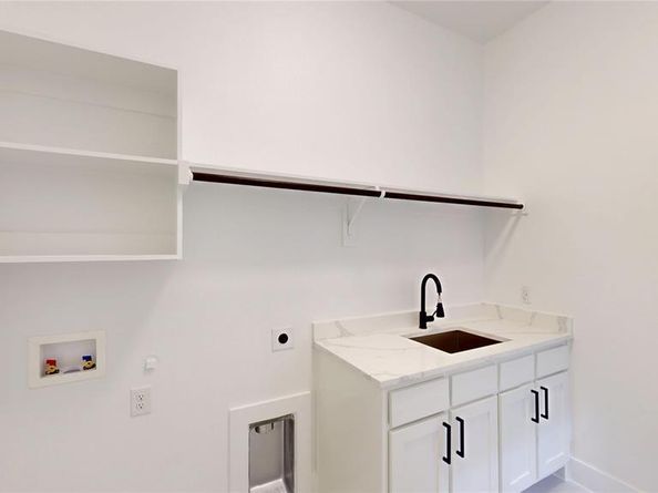 716  Del Drive , Denton Texas 76207