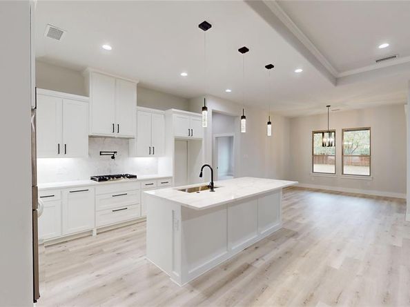 716  Del Drive , Denton Texas 76207