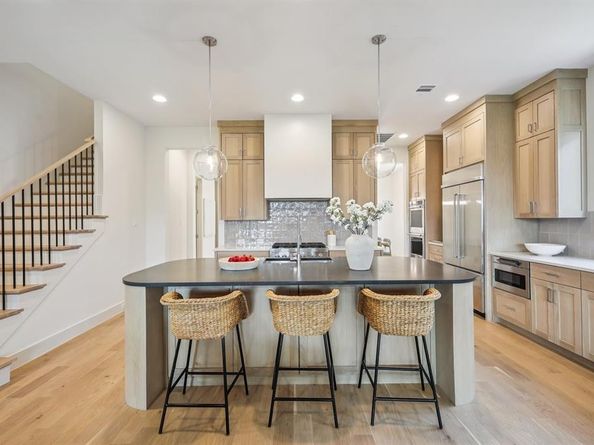 7706  Robin Road , Dallas Texas 75209