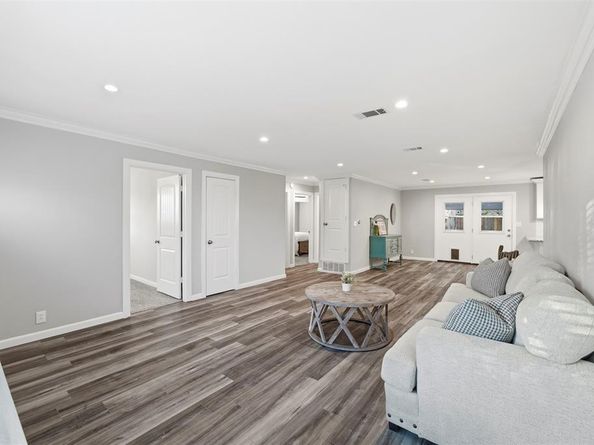 1310  Airline Drive , Grapevine Texas 76051