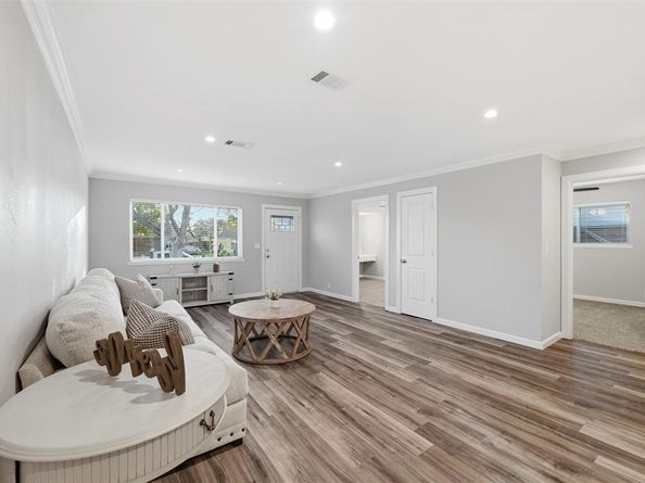 1310  Airline Drive , Grapevine Texas 76051