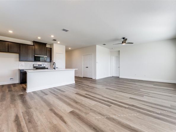 2700  Goldfinch Drive , Denton Texas 76205