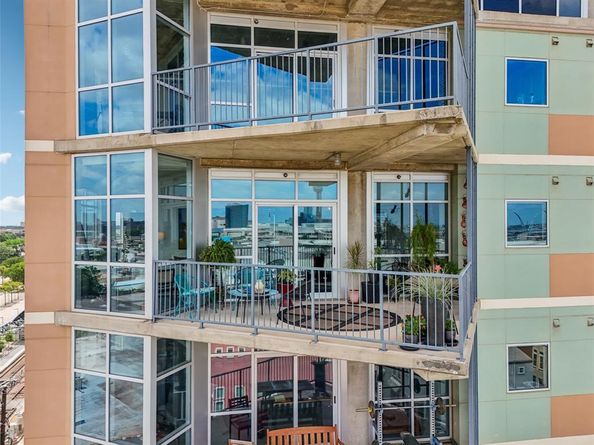 1001  Belleview Street  708, Dallas Texas 75215