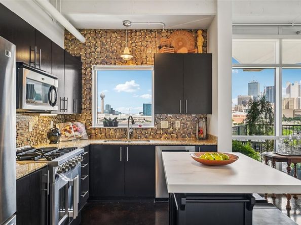 1001  Belleview Street  708, Dallas Texas 75215