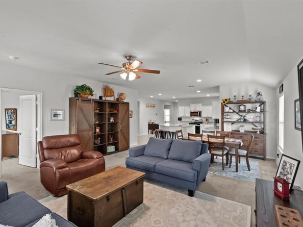 729  Emmons Creek Street , Justin Texas 76247