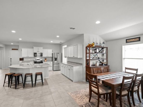 729  Emmons Creek Street , Justin Texas 76247