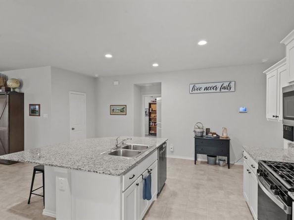 729  Emmons Creek Street , Justin Texas 76247