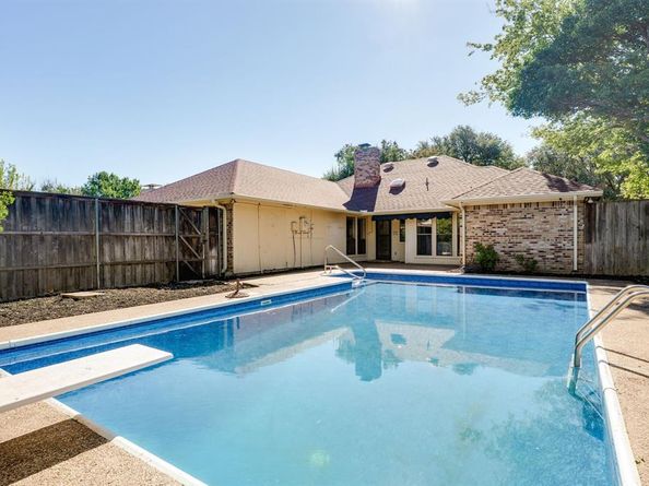 2109  Nob Hill , Carrollton Texas 75006