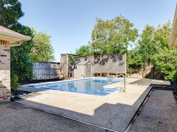 2109  Nob Hill , Carrollton Texas 75006