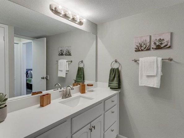 15151  Berry Trail  401, Dallas Texas 75248