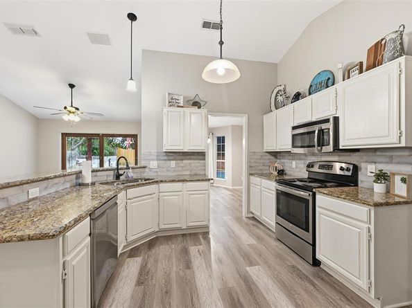 5409  Summit Peak Drive , Arlington Texas 76017