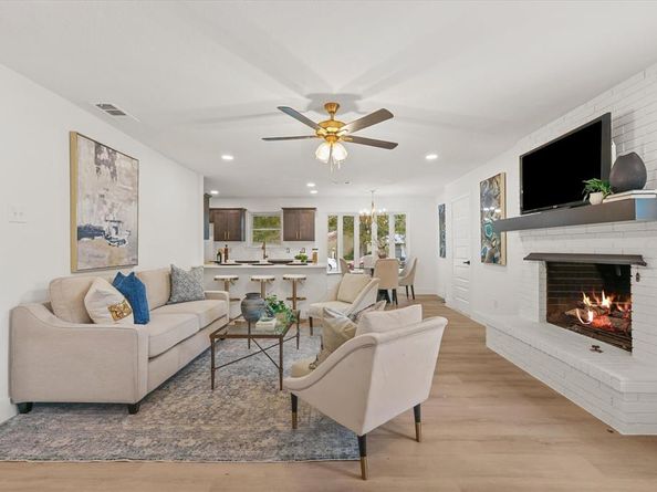 928  Oak Trail , DeSoto Texas 75115