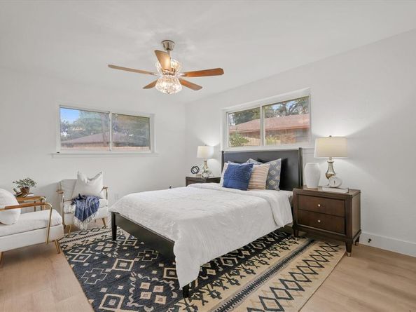 928  Oak Trail , DeSoto Texas 75115