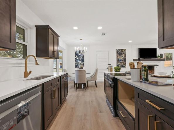 928  Oak Trail , DeSoto Texas 75115