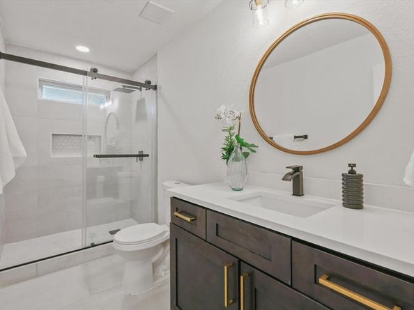 928  Oak Trail , DeSoto Texas 75115