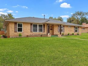 928  Oak Trail , DeSoto Texas 75115
