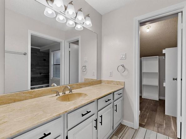 5840  Spring Valley Road  810, Dallas Texas 75254