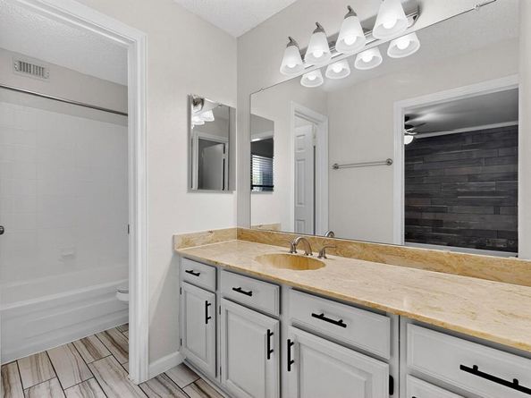 5840  Spring Valley Road  810, Dallas Texas 75254