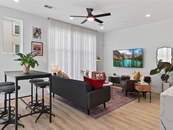 2102 N Prairie Avenue  105, Dallas Texas 75204