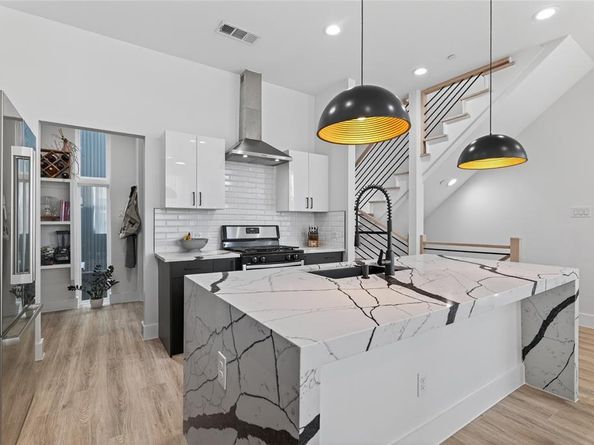 2102 N Prairie Avenue  105, Dallas Texas 75204