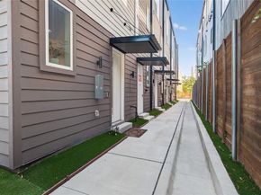 2102 N Prairie Avenue  105, Dallas Texas 75204