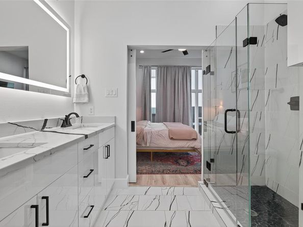 2102 N Prairie Avenue  105, Dallas Texas 75204