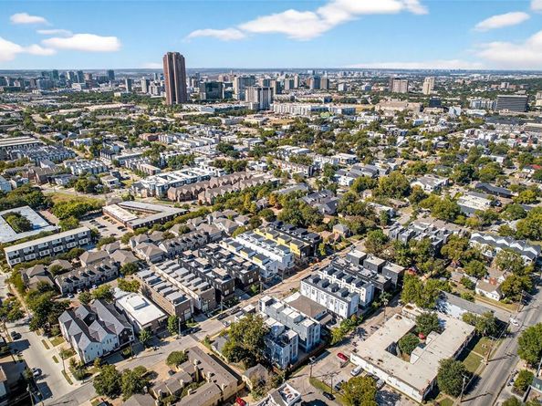 2102 N Prairie Avenue  105, Dallas Texas 75204