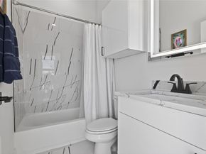 2102 N Prairie Avenue  105, Dallas Texas 75204