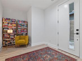 2102 N Prairie Avenue  105, Dallas Texas 75204