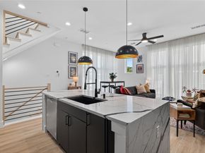 2102 N Prairie Avenue  105, Dallas Texas 75204