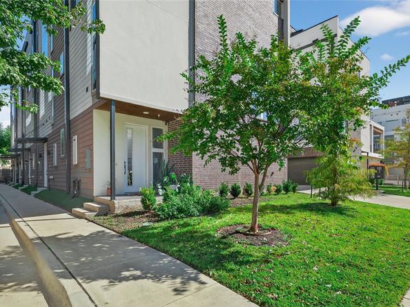 2102 N Prairie Avenue  105, Dallas Texas 75204