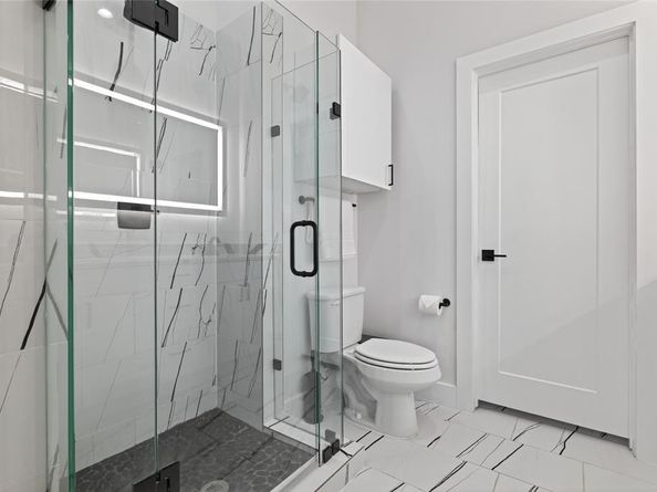 2102 N Prairie Avenue  105, Dallas Texas 75204