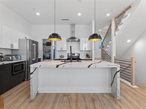 2102 N Prairie Avenue  105, Dallas Texas 75204