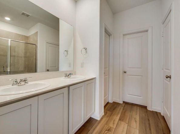 301  Post Oak Street , Azle Texas 76020
