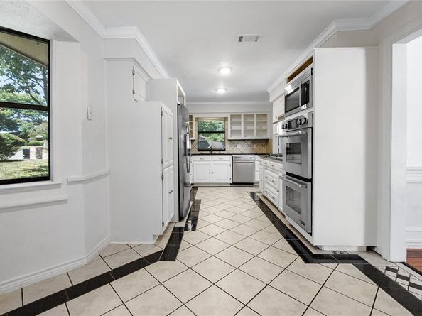 642  Ray Avenue , DeSoto Texas 75115