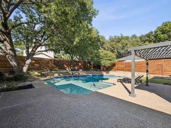 9415  Hill View Drive , Dallas Texas 75231