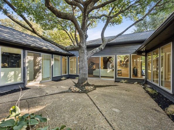 9415  Hill View Drive , Dallas Texas 75231