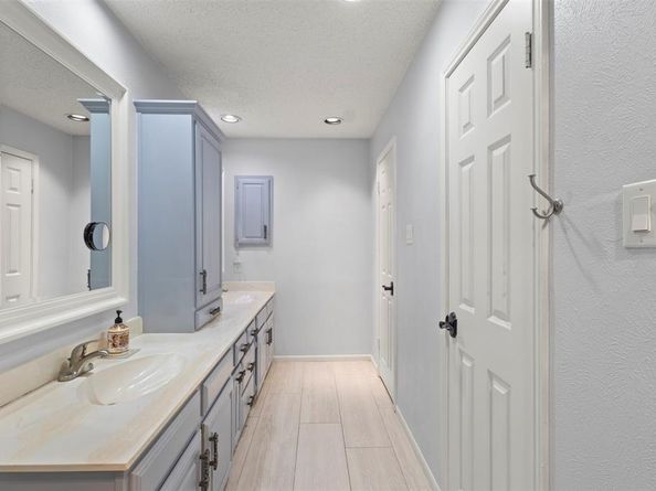3805  Downs Way , Garland Texas 75040