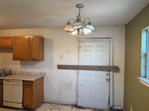 2503  Lyola Street , Dallas Texas 75241