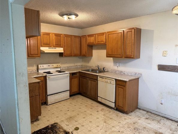 2503  Lyola Street , Dallas Texas 75241