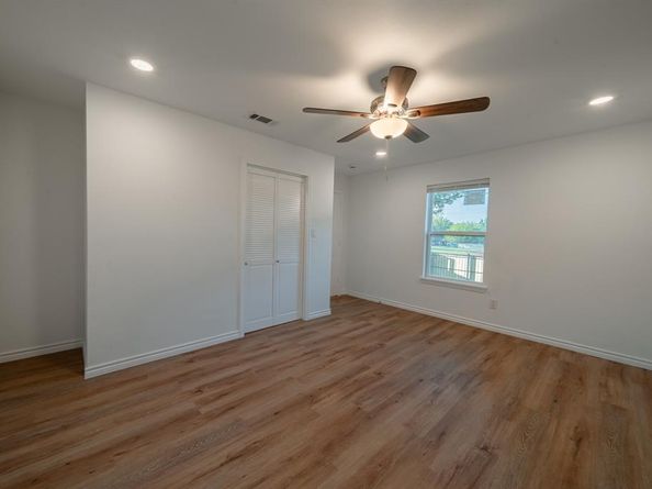 3412 E Illinois Avenue , Dallas Texas 75216