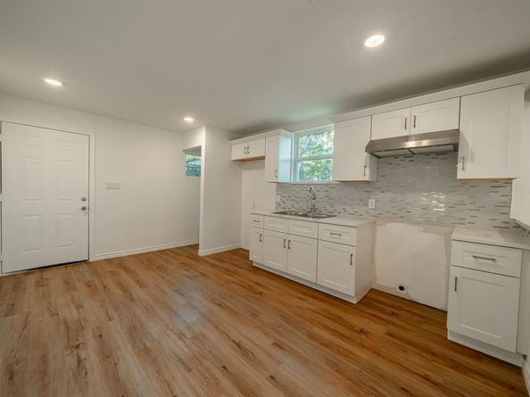3412 E Illinois Avenue , Dallas Texas 75216